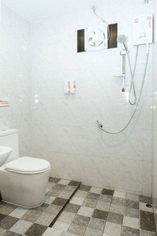 full moon house hostel