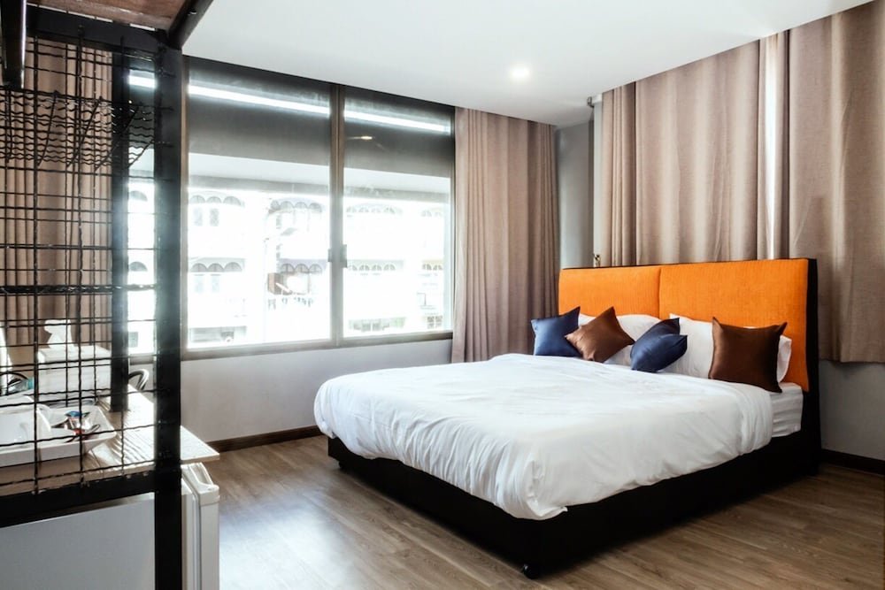 full moon house hostel