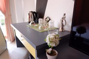 the icon service apartment