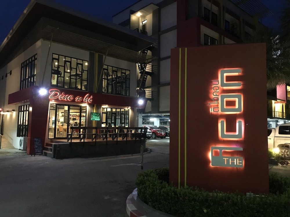 the icon service apartment