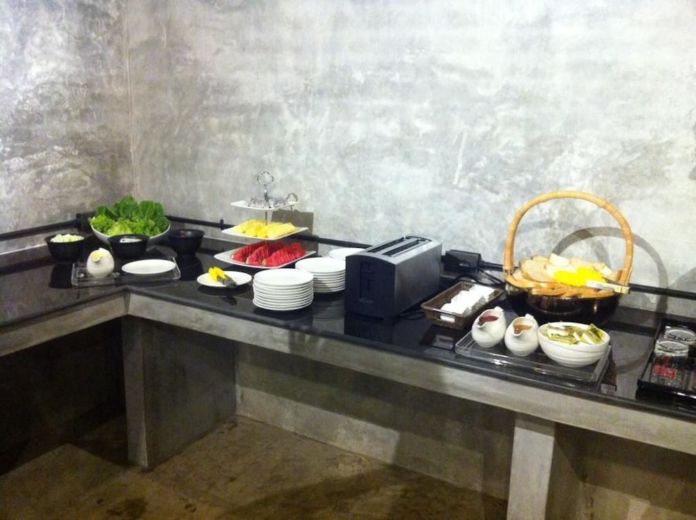 the icon service apartment