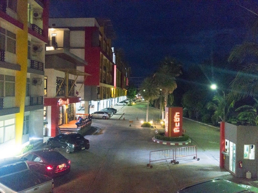 the icon service apartment