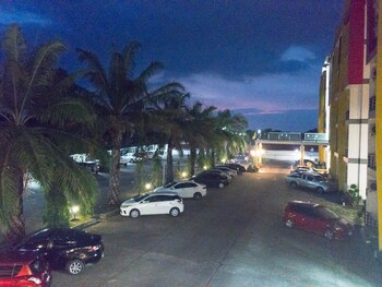 the icon service apartment