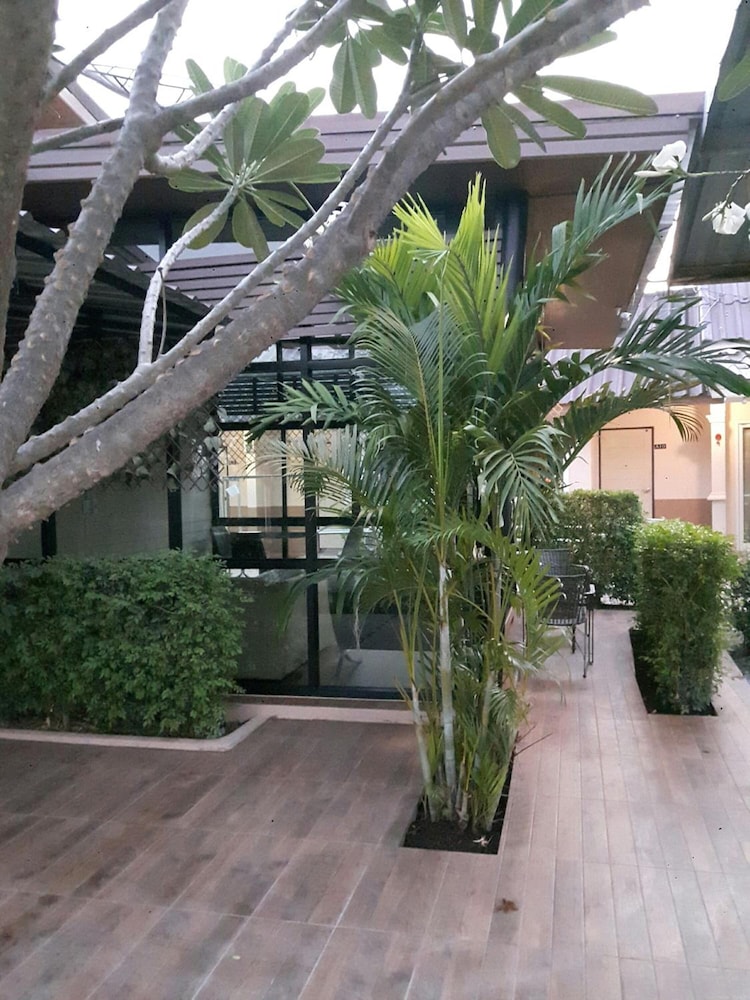 the chill house