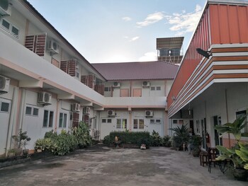 Rungrod Grand Hotel,Nong Bua Lamphu Province>>Nongbua Lamphu,2.5 star