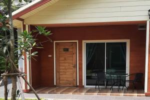 phen waree ampawa resort