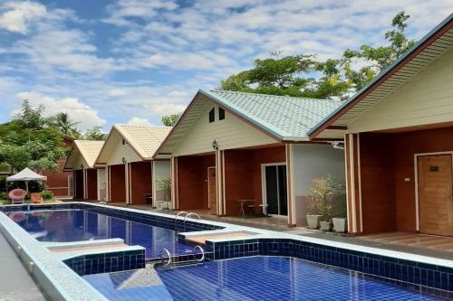 phen waree ampawa resort