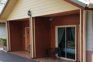 phen waree ampawa resort