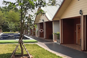 phen waree ampawa resort