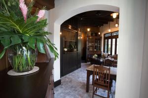 1905 heritage corner