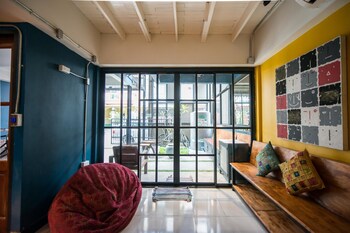 4share hostel adults only