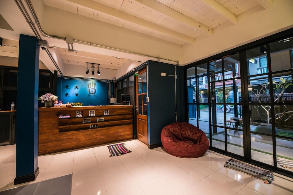 4share hostel adults only