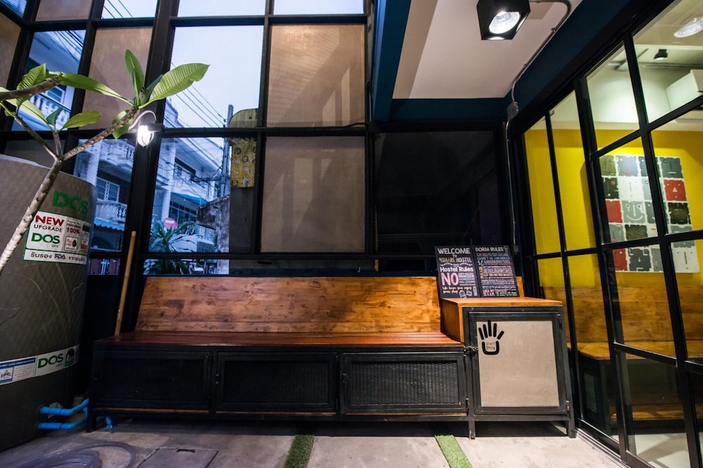 4share hostel adults only