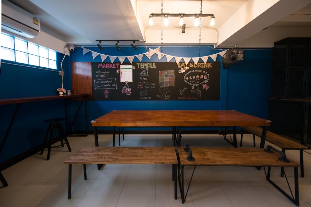 4share hostel adults only