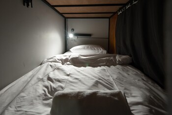 4share hostel adults only