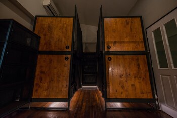 4share hostel adults only