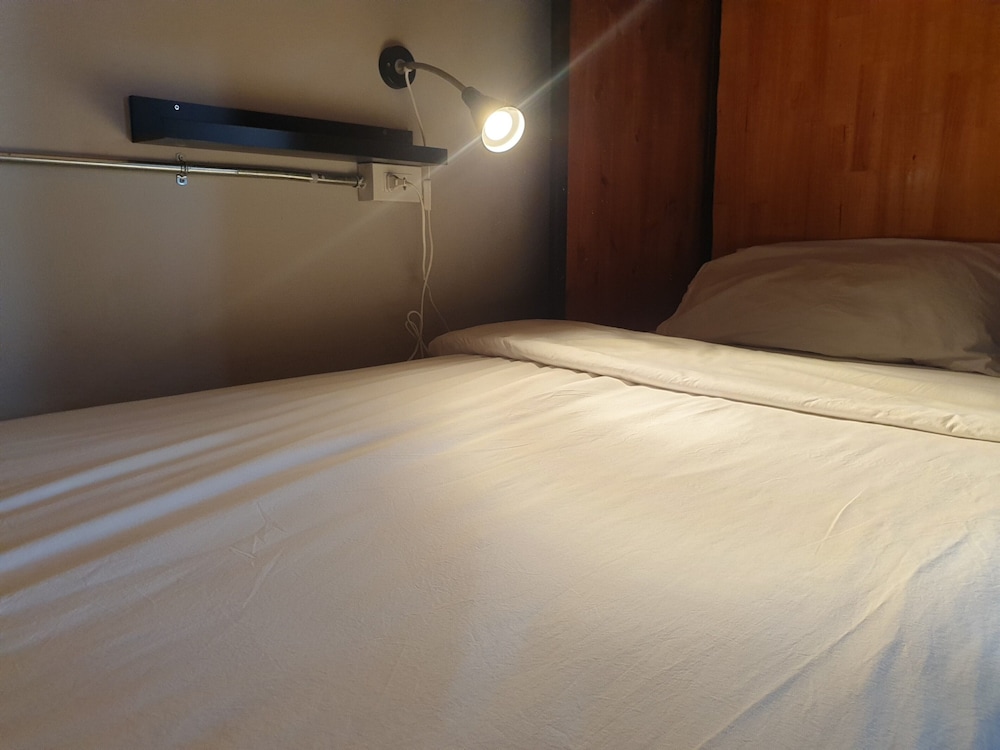 4share hostel adults only