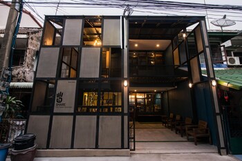 4share hostel adults only