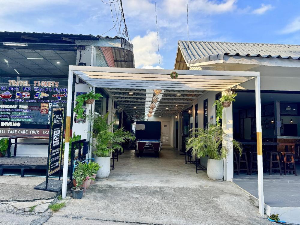 eclipse hostel and bar