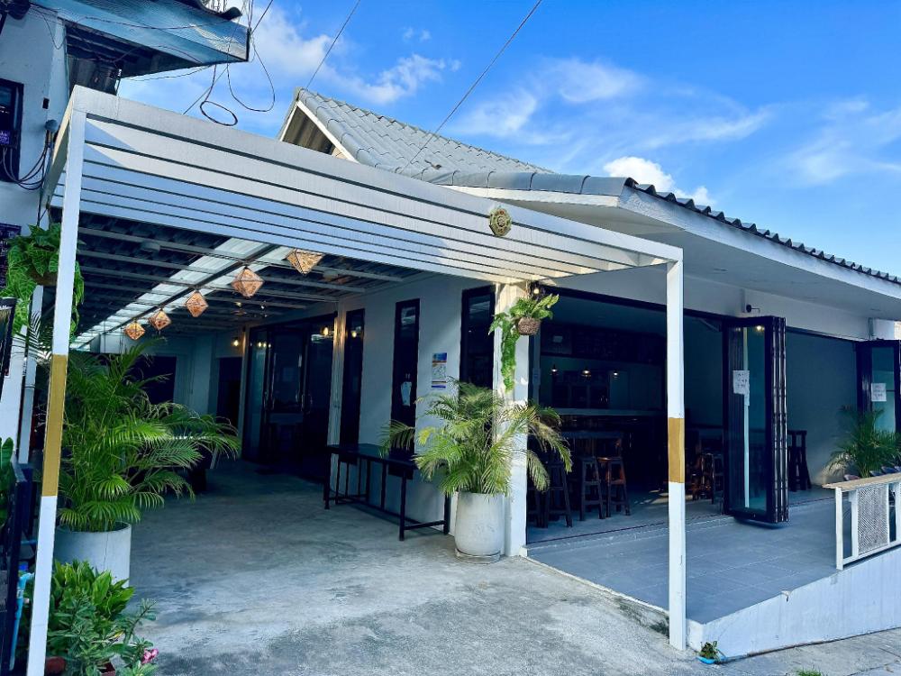 eclipse hostel and bar