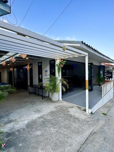 eclipse hostel and bar