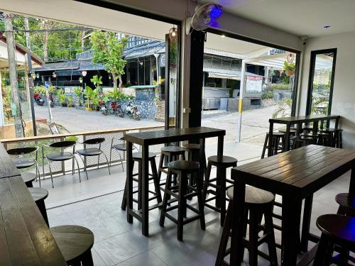 eclipse hostel and bar