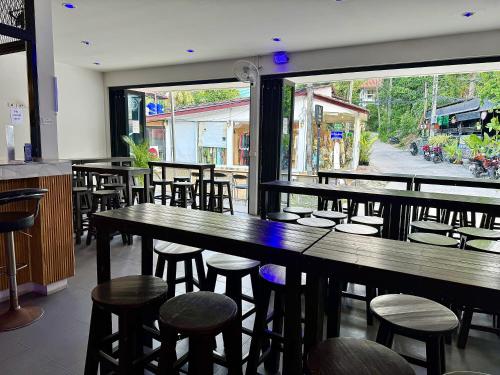 eclipse hostel and bar