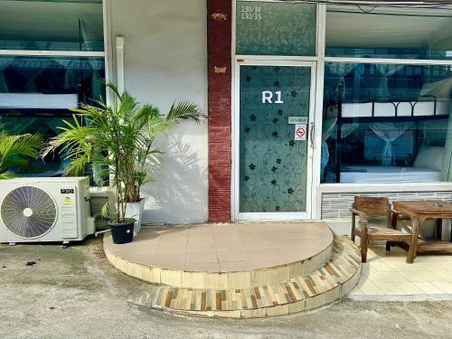 eclipse hostel and bar