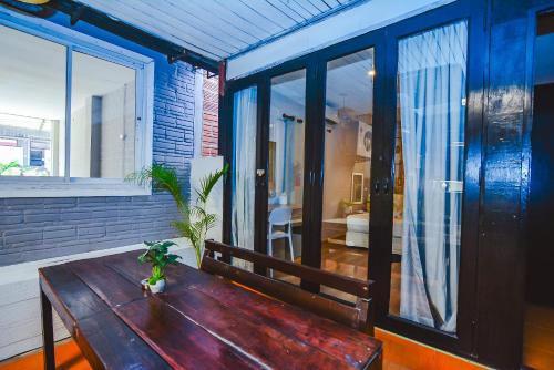 eclipse hostel and bar