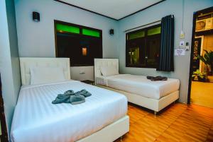 eclipse hostel and bar