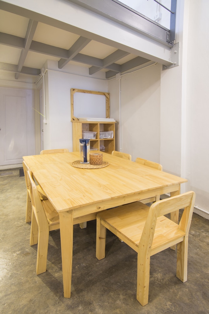 ekanake hostel
