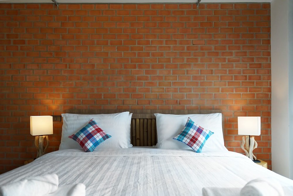 luck esan loft hostel