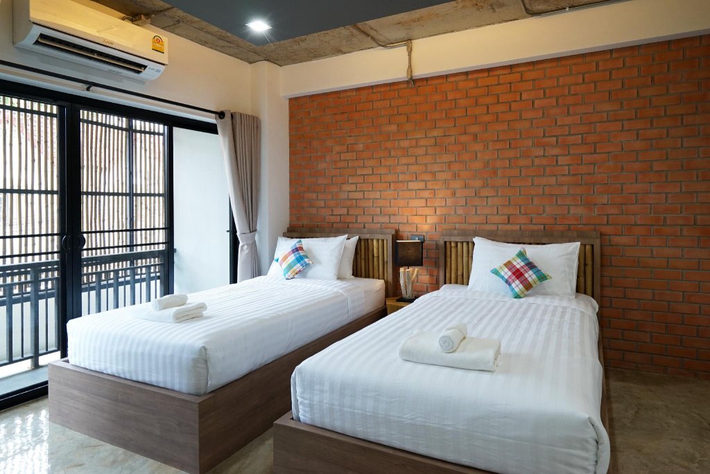 luck esan loft hostel