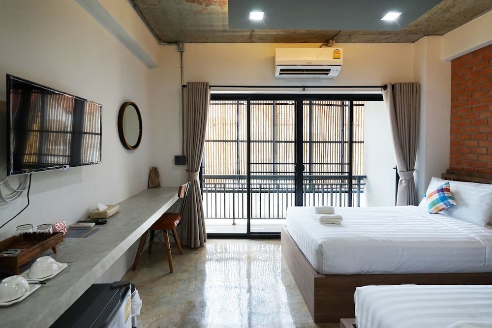 luck esan loft hostel