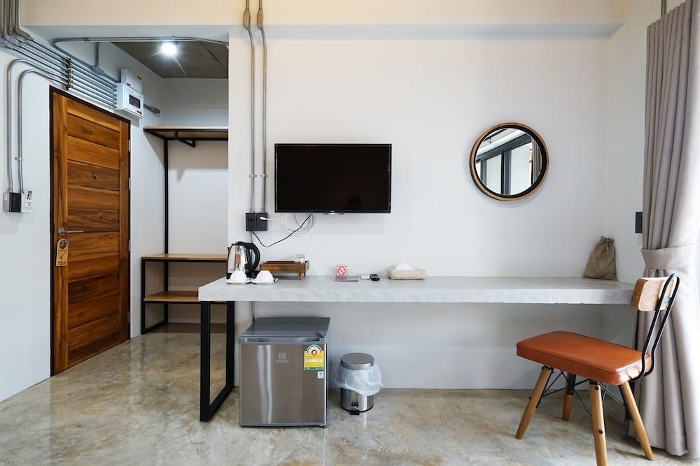 luck esan loft hostel