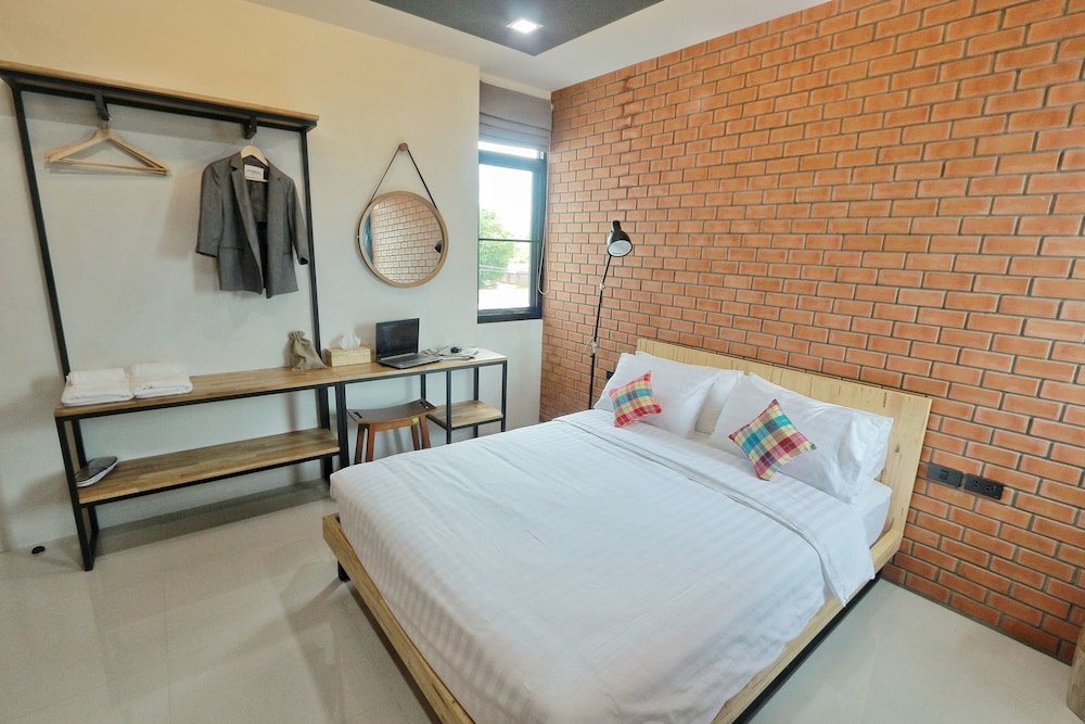 luck esan loft hostel