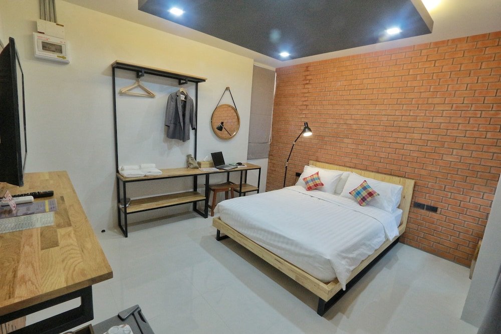 luck esan loft hostel