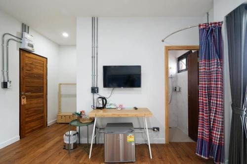 luck esan loft hostel
