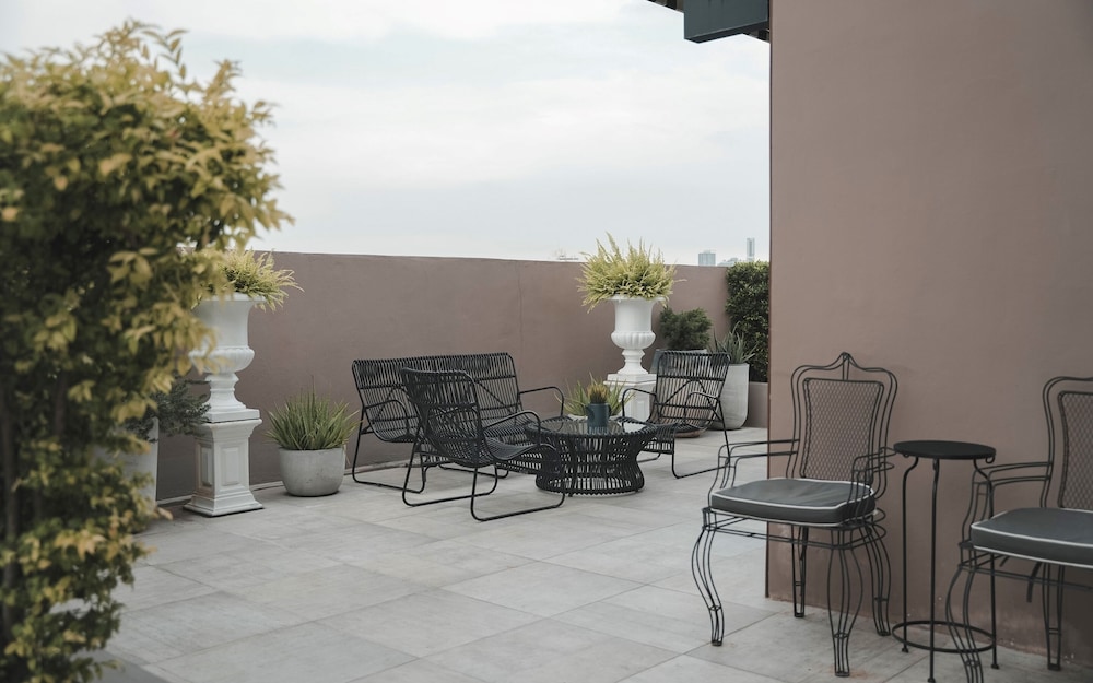 thea serviced apartment by th district