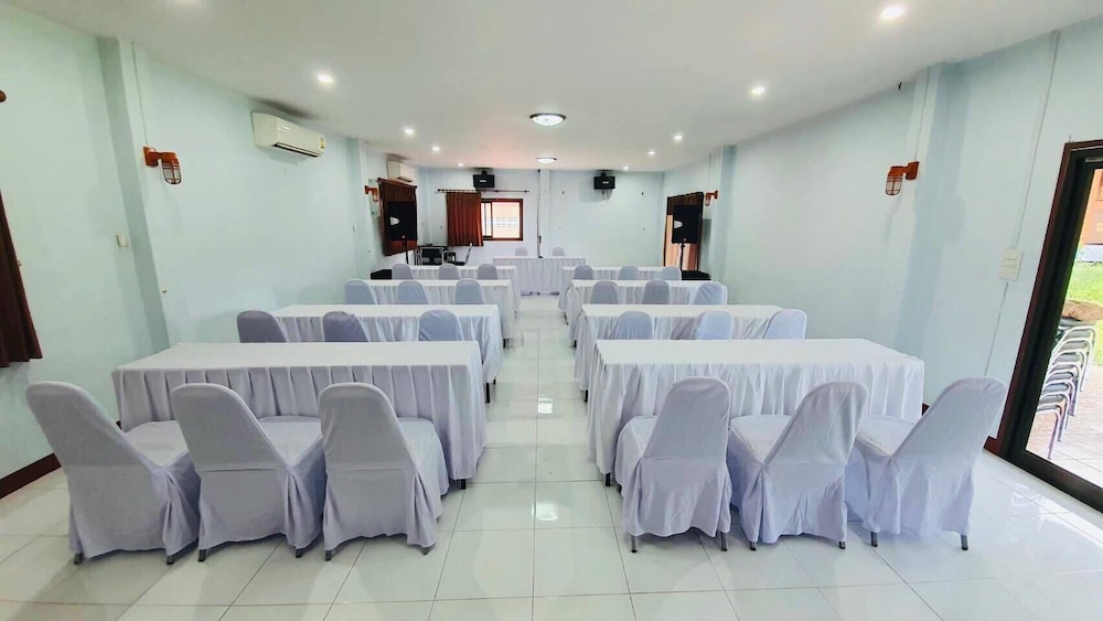 aura park resort