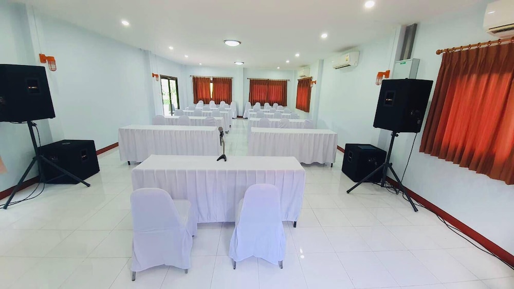 aura park resort
