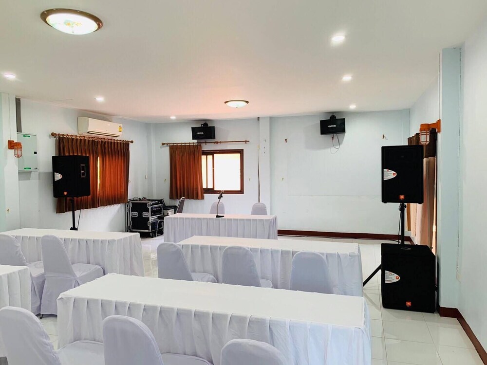aura park resort