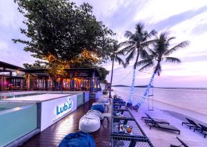 lub d koh samui chaweng beach hostel