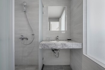 check inn express taichung fuxing