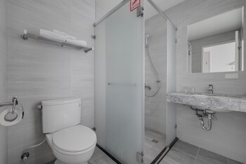 check inn express taichung fuxing