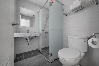 check inn express taichung fuxing
