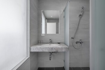 check inn express taichung fuxing