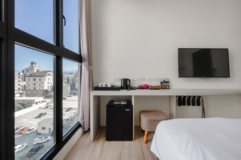 check inn express taichung fuxing