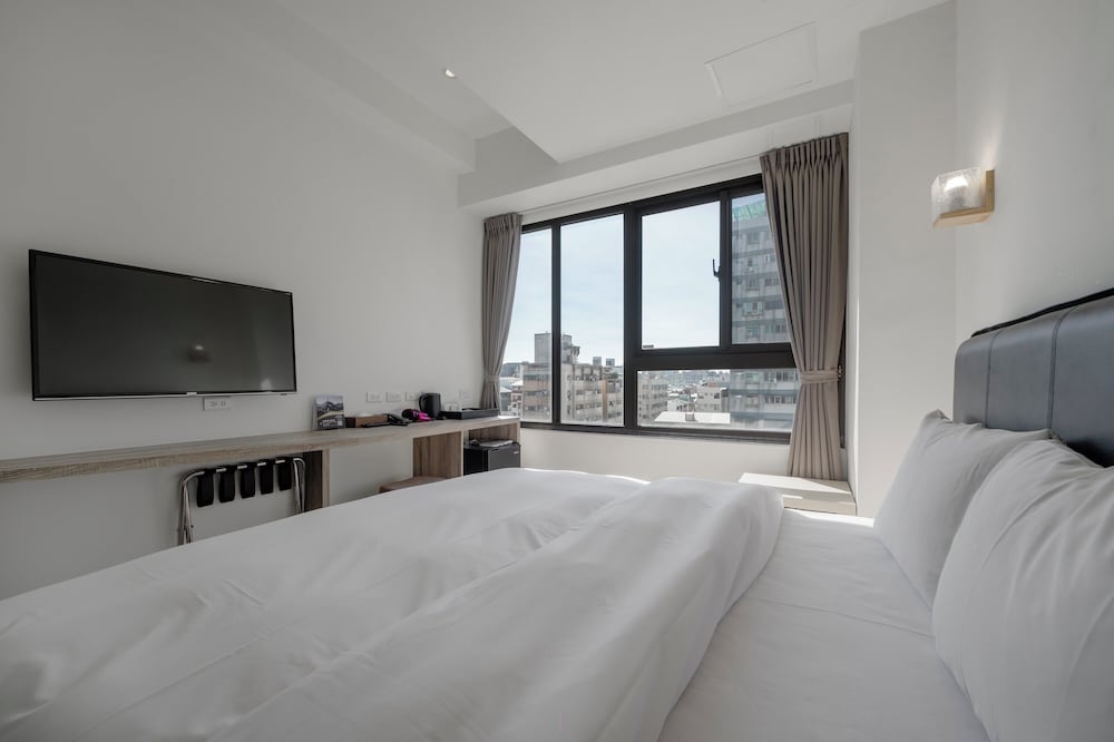 check inn express taichung fuxing