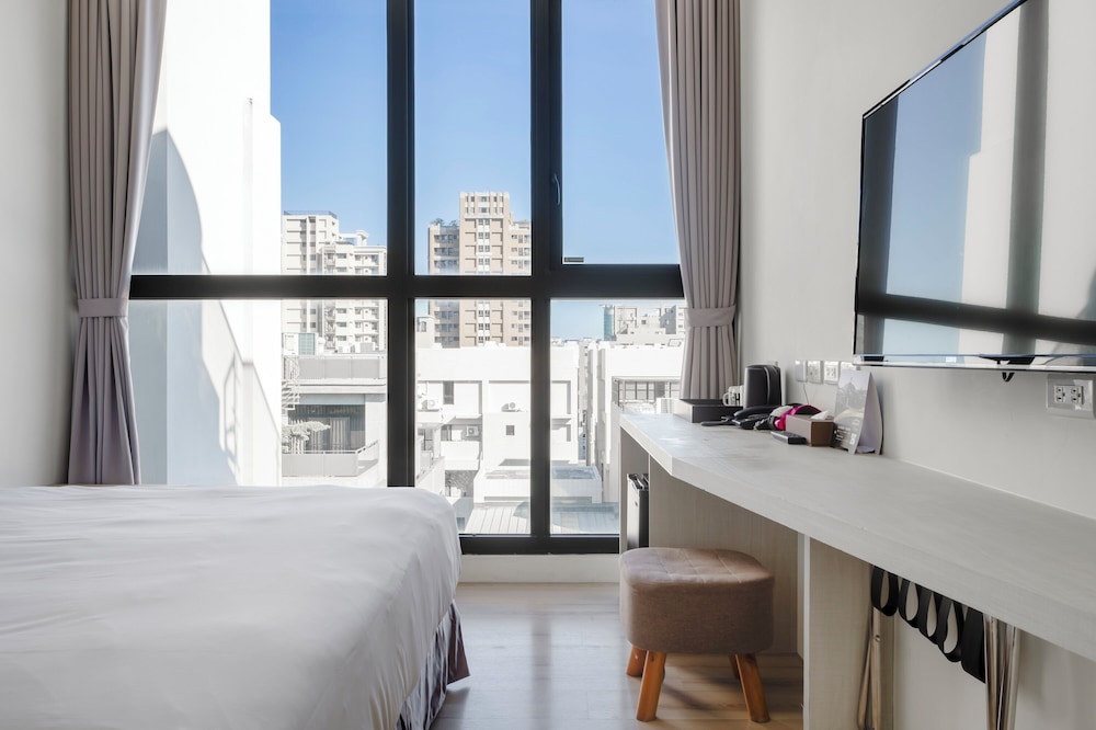check inn express taichung fuxing
